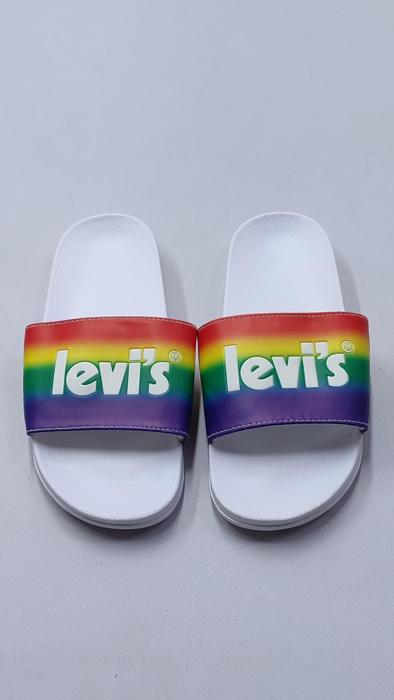 Фото Шльопанці Levi's