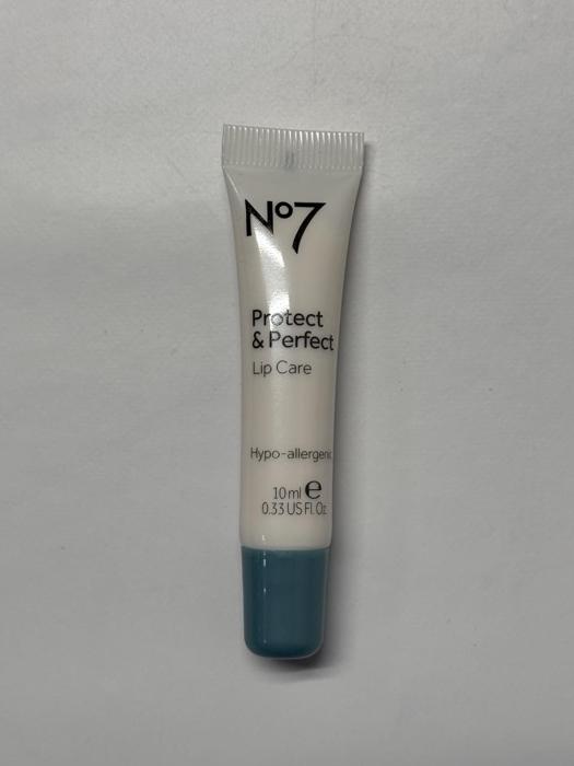 Фото Бальзам для губ No7