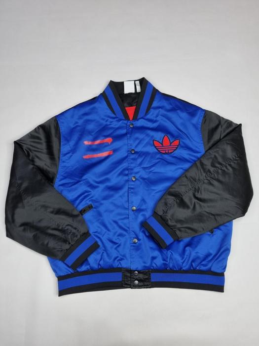 Фото Бомбер Adidas